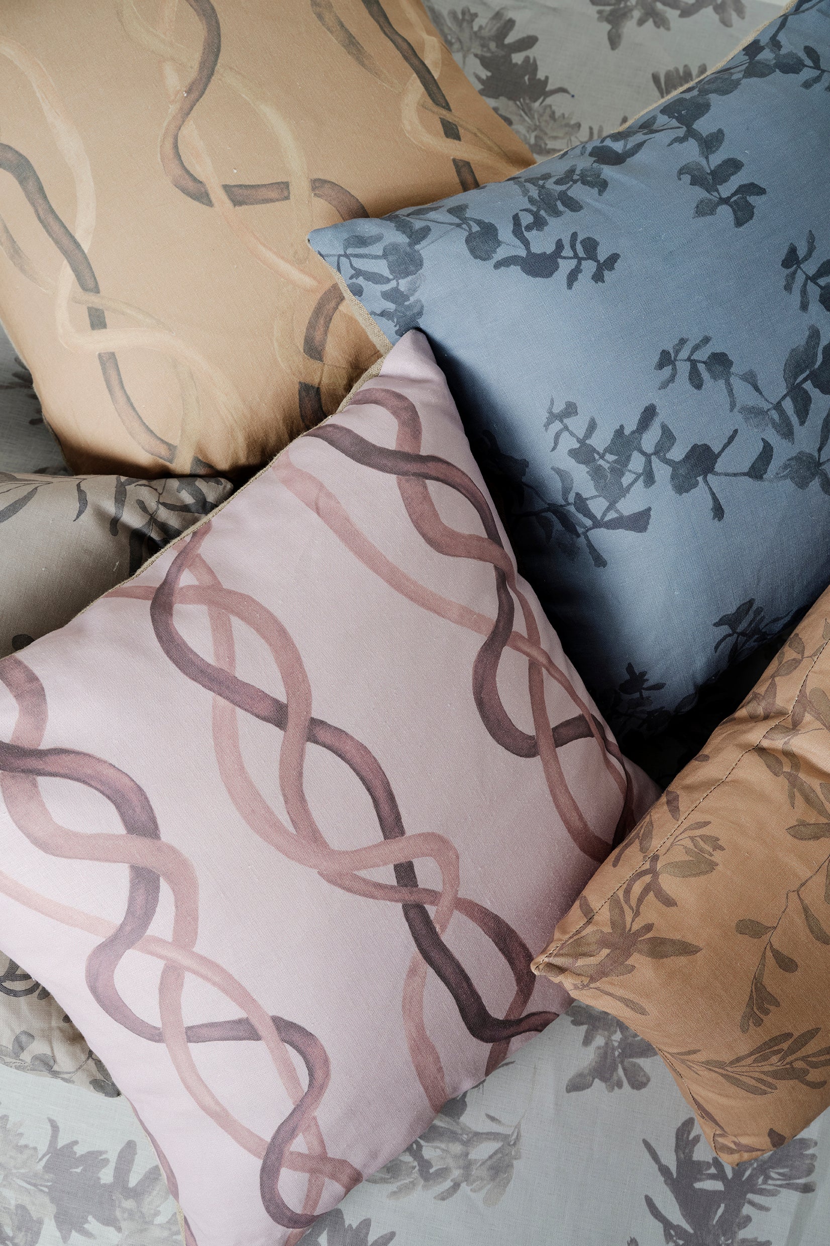 Pittopsorum Pillow - Wheat - 15" x 20"